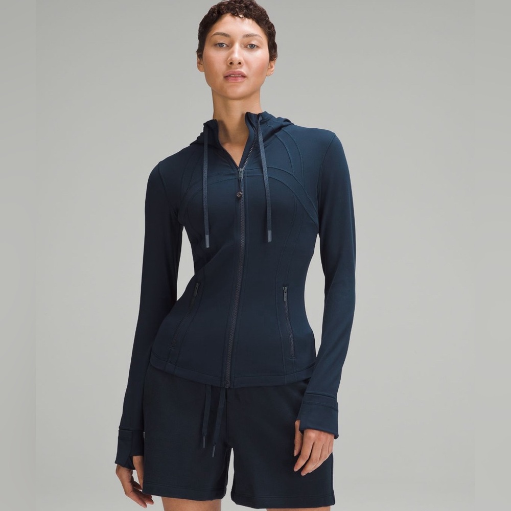 Define hooded true navy Lululemon jacket *Nulu size 2